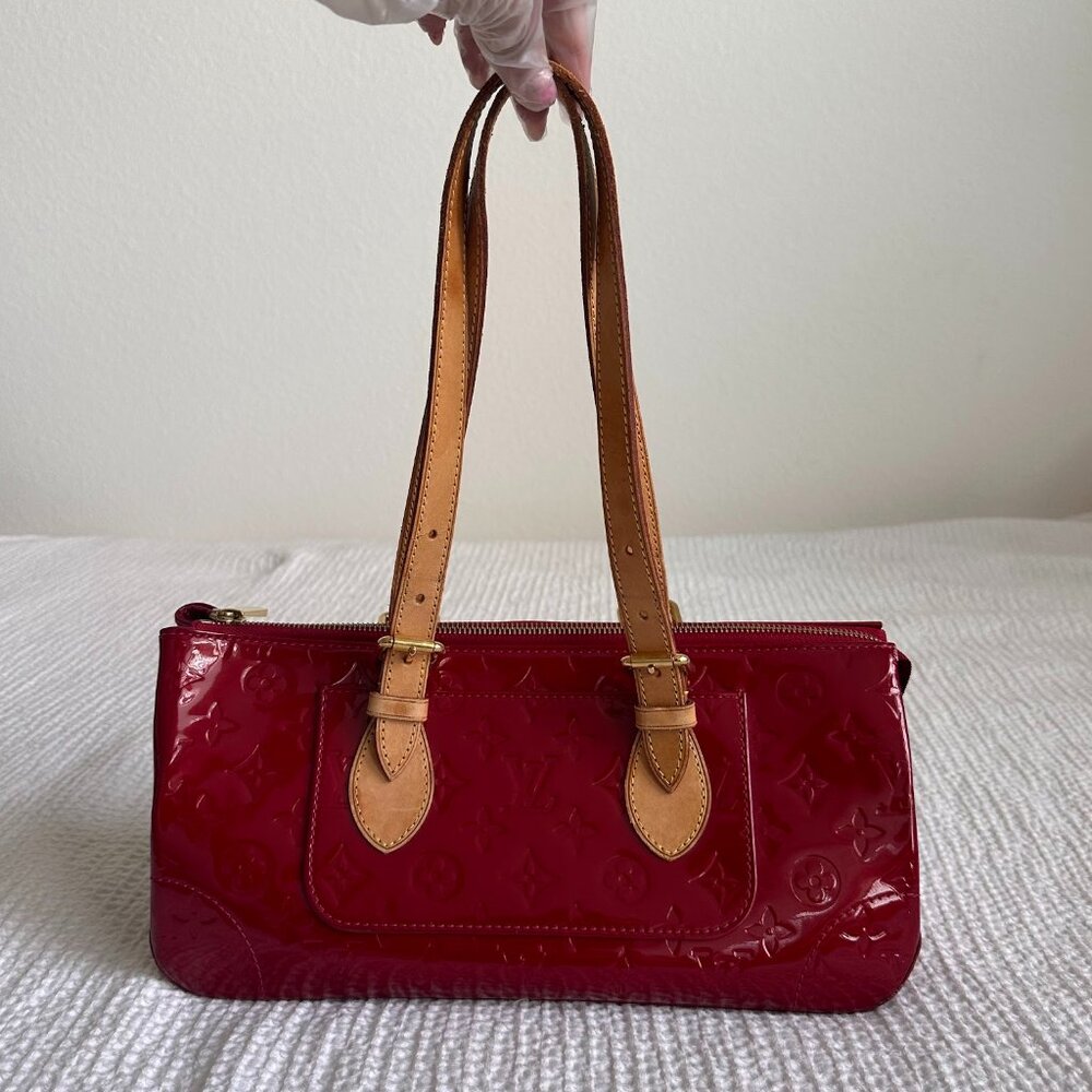 LOUIS VUITTON Vernis Rosewood Avenue Shoulder Bag Red